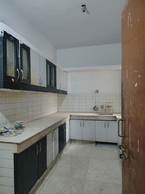 Kitchen in 3.5 BHK Villa at Sector 55 – for Rent