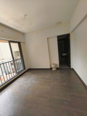 Room in 2 BHK Apartment at Oberoi Realty Splendor, Andheri East – for Rent