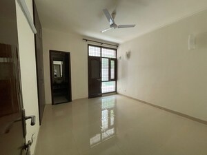 Room in 4 BHK Builder Floor at Sector 57 – for Rent