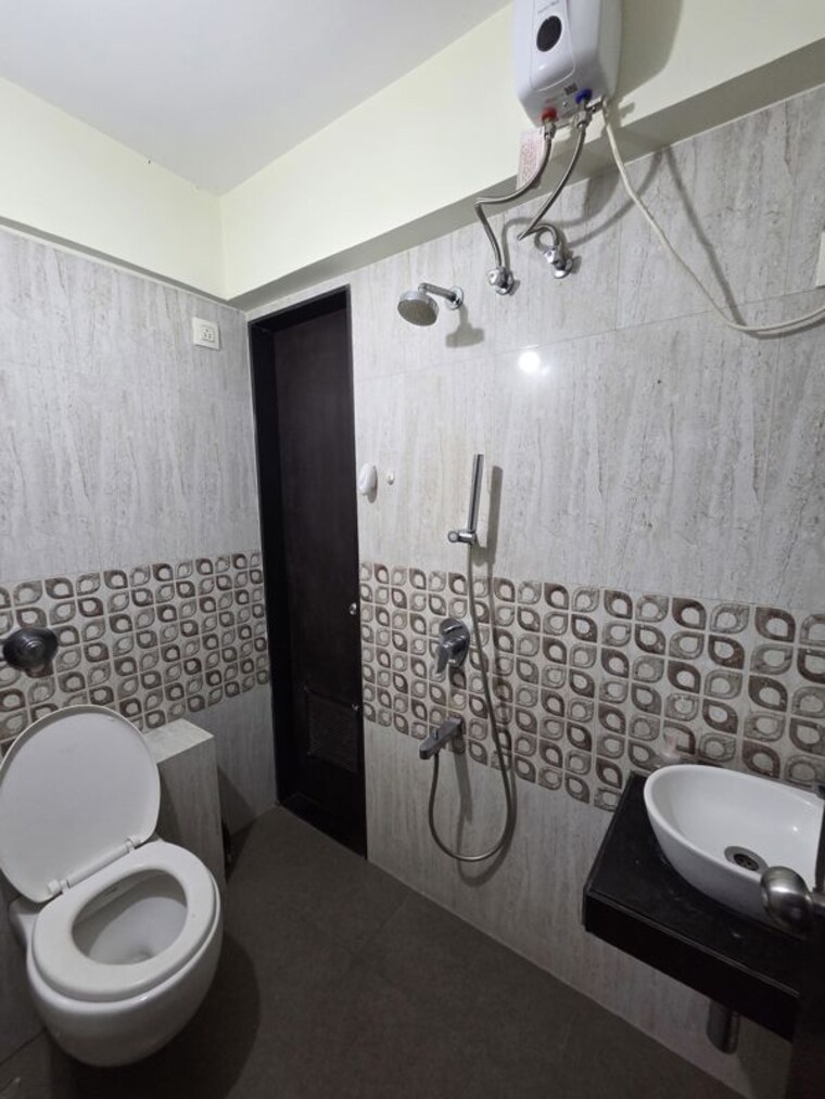 Bathroom, chandiwala-pearl-heaven 1 Bedroom 364 Sq.Ft. Apartment In Andheri East Mumbai 10684361