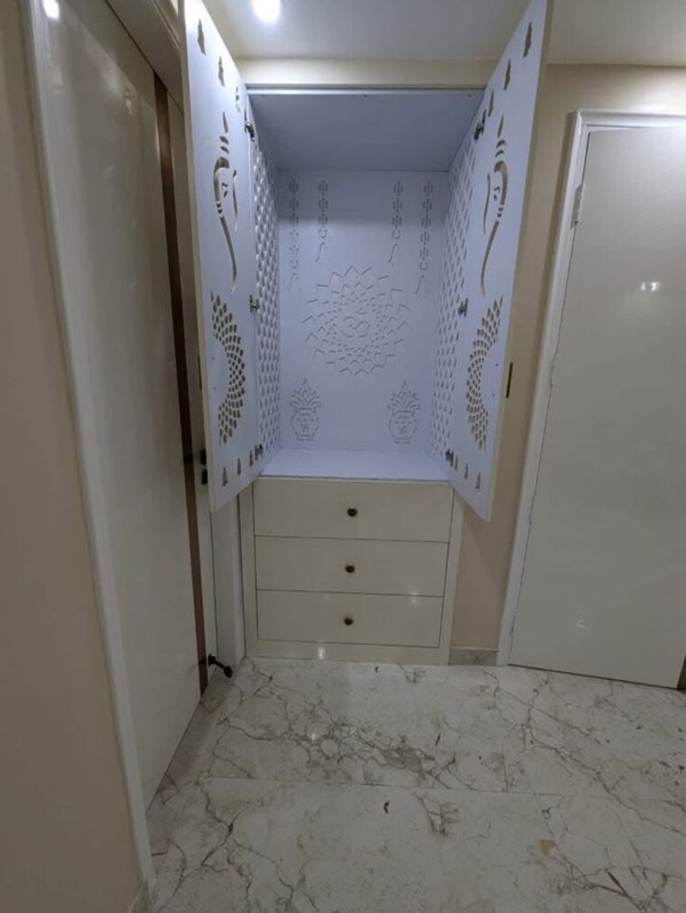 Bathroom, sector 51 3 Bedroom 2000 Sq.Ft. Builder Floor In Sector 51 Gurgaon 10684395