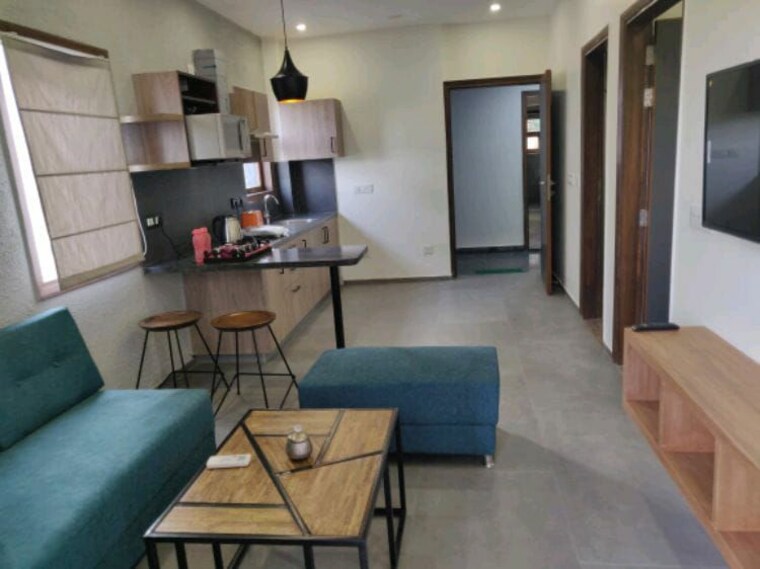 Living Room, rof-portico 1 Bedroom 900 Sq.Ft. Builder Floor In Sector 43 Gurgaon 10684406