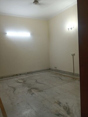 Room in 4 BHK Builder Floor at Pamposh Enclave – for Rent