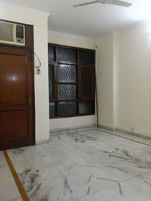 Room in 4 BHK Builder Floor at Pamposh Enclave – for Rent