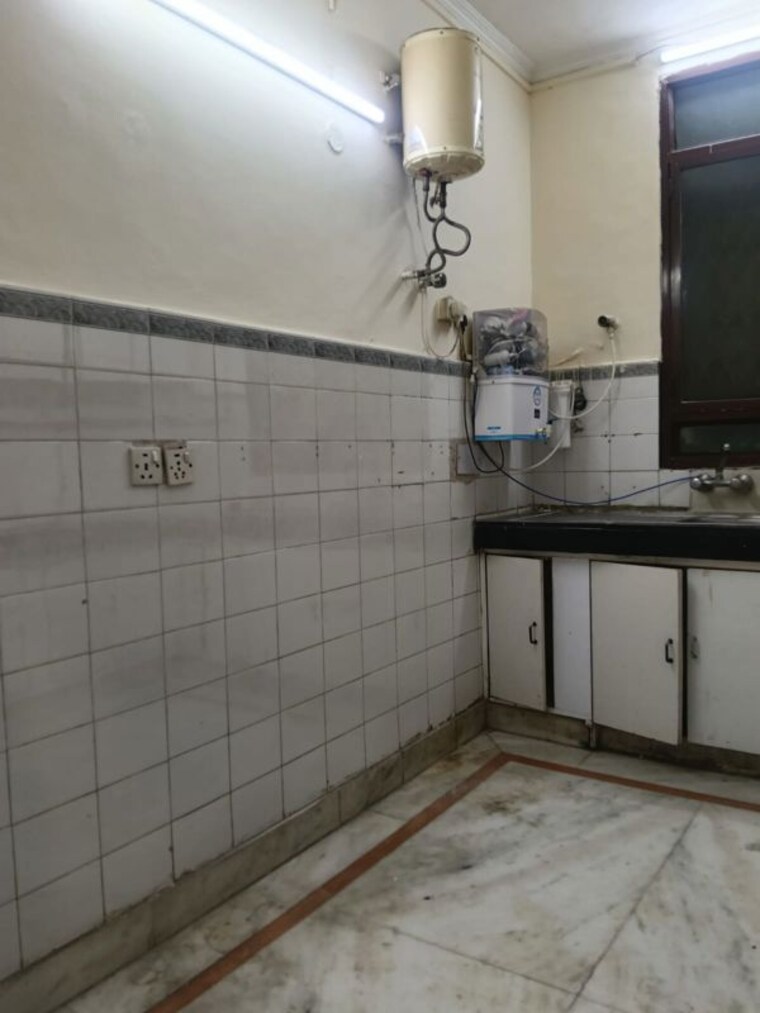 Kitchen, pamposh enclave 4 Bedroom 1650 Sq.Ft. Builder Floor In Pamposh Enclave Delhi 10684382