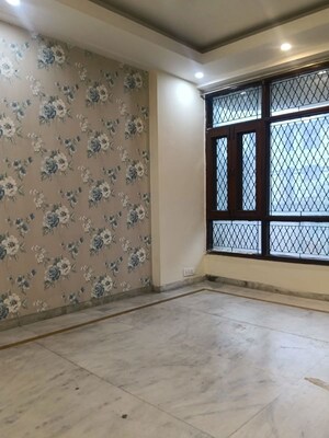 Room in 4 BHK Builder Floor at Pamposh Enclave – for Rent