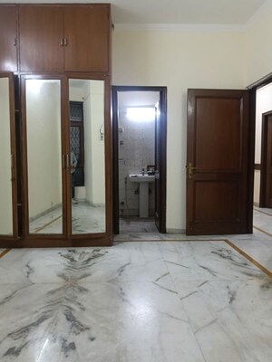 Room in 4 BHK Builder Floor at Pamposh Enclave – for Rent