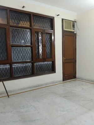 Room in 4 BHK Builder Floor at Pamposh Enclave – for Rent