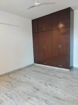Room in 3 BHK Builder Floor at Sector 43 – for Rent