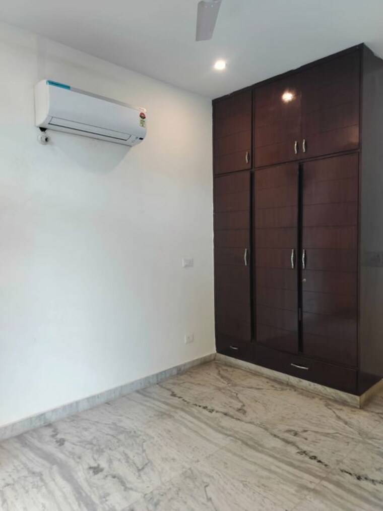 Room, sector 43 3 Bedroom 1800 Sq.Ft. Builder Floor In Sector 43 Gurgaon 10684420