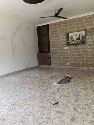 Room in 2 BHK Builder Floor at Nehru Enclave – for Rent