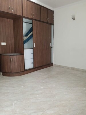 Room in 2 BHK Builder Floor at Nehru Enclave – for Rent