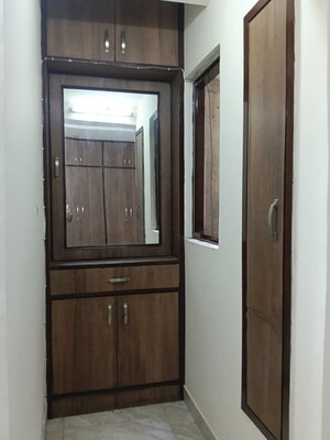 Furnished Amenities in 2 BHK Builder Floor at Nehru Enclave – for Rent