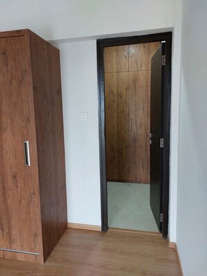 Room in 3 BHK Apartment at Sunteck Signia Pearl, Bandra Kurla Complex – for Rent