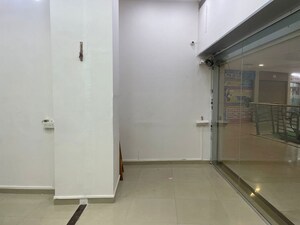 Room in  Office Space at Rustomjee Eaze Zone Mall, Malad West – for Rent