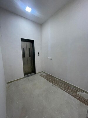 Room in  Office Space at Rustomjee Eaze Zone Mall, Malad West – for Rent