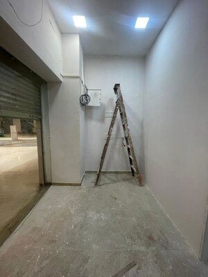 Room in  Office Space at Rustomjee Eaze Zone Mall, Malad West – for Rent