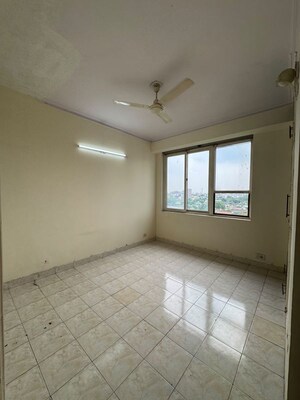 Room in 3 BHK Apartment at Ansal Valley View Estate, Gwal Pahari – for Rent