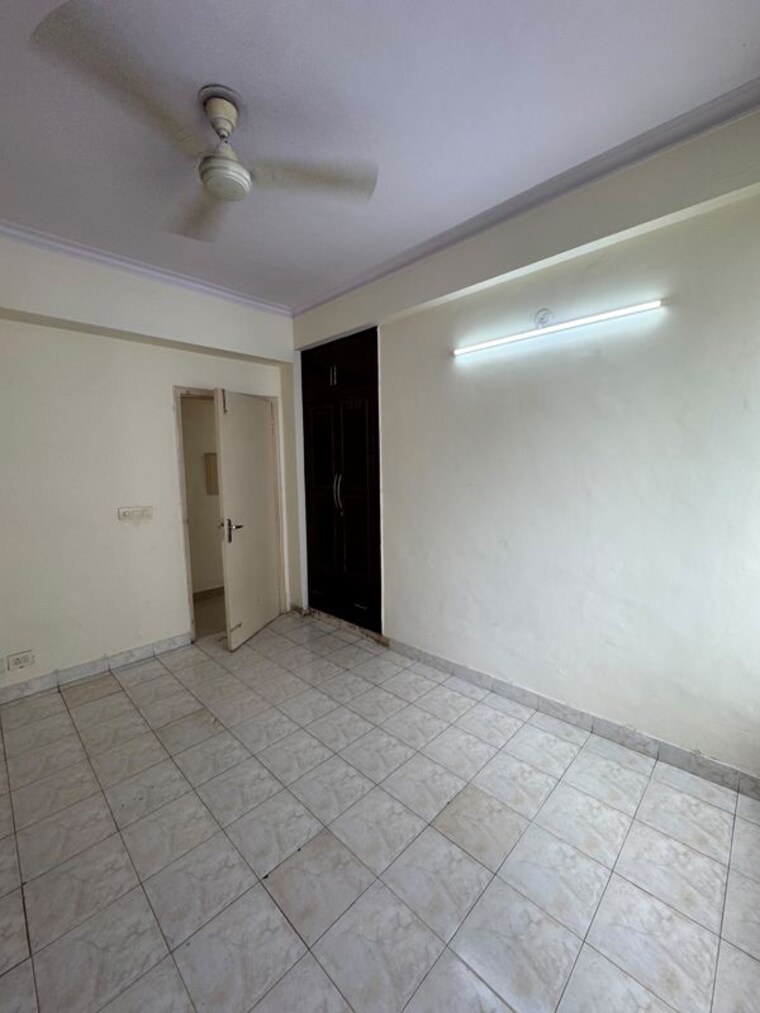 Room, ansal-valley-view-estate 3 Bedroom 1300 Sq.Ft. Apartment In Gwal Pahari Gurgaon 10684441