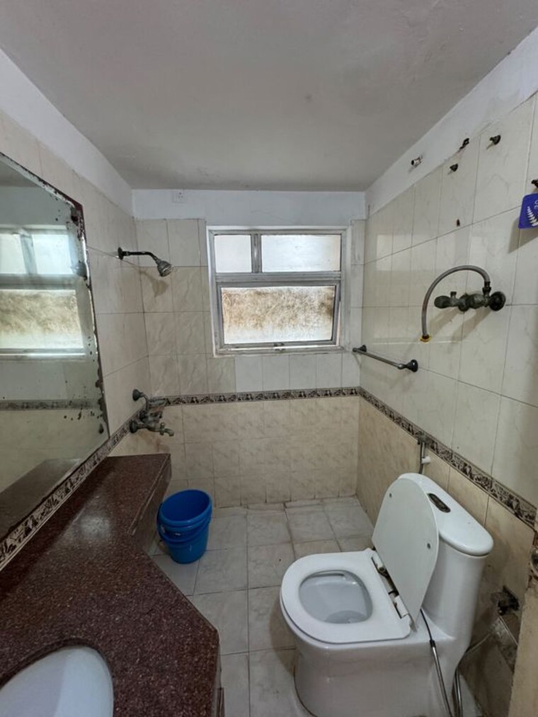 Bathroom, ansal-valley-view-estate 3 Bedroom 1300 Sq.Ft. Apartment In Gwal Pahari Gurgaon 10684441