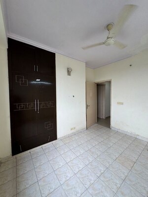 Room in 3 BHK Apartment at Ansal Valley View Estate, Gwal Pahari – for Rent