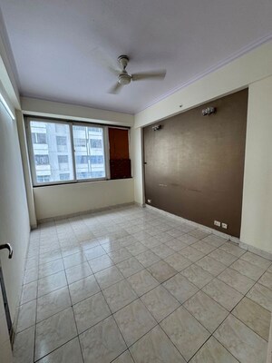 Room in 3 BHK Apartment at Ansal Valley View Estate, Gwal Pahari – for Rent