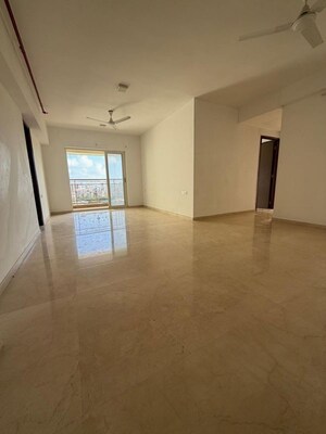 Room in 3 BHK Apartment at Juhu – for Sale
