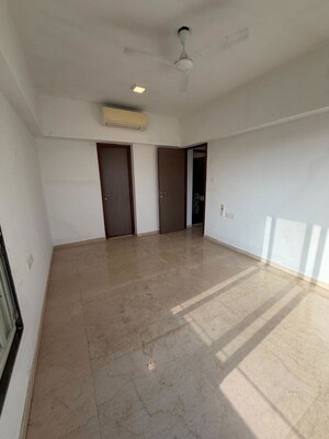 Room in 3 BHK Apartment at Juhu – for Sale
