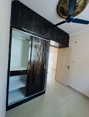 Furnished Amenities in 1 BHK Apartment at Sargam Apartment Chembur, Chembur – for Sale