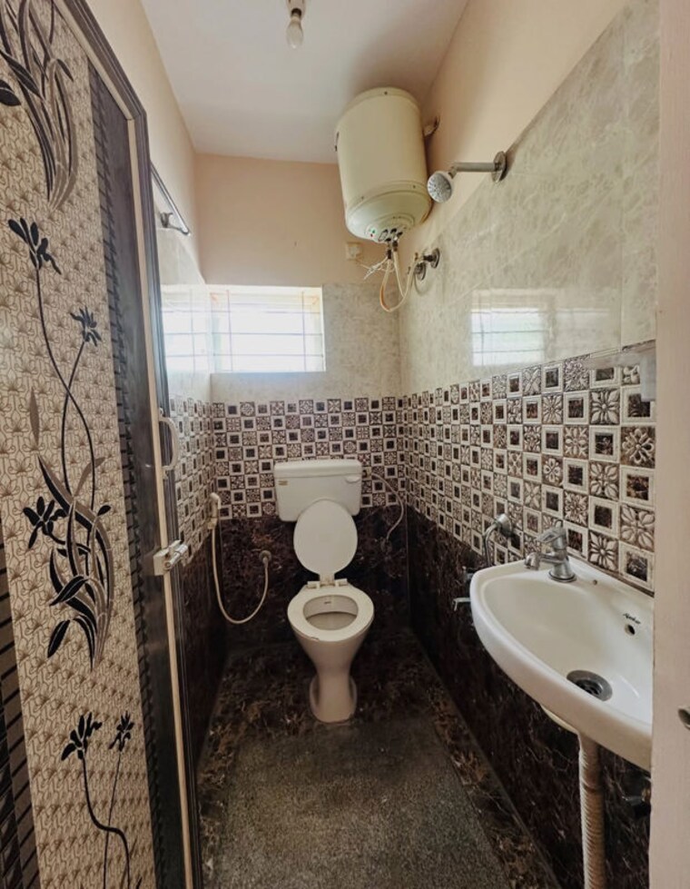 Bathroom, sargam-apartment-chembur 1 Bedroom 450 Sq.Ft. Apartment In Chembur Mumbai 10684519
