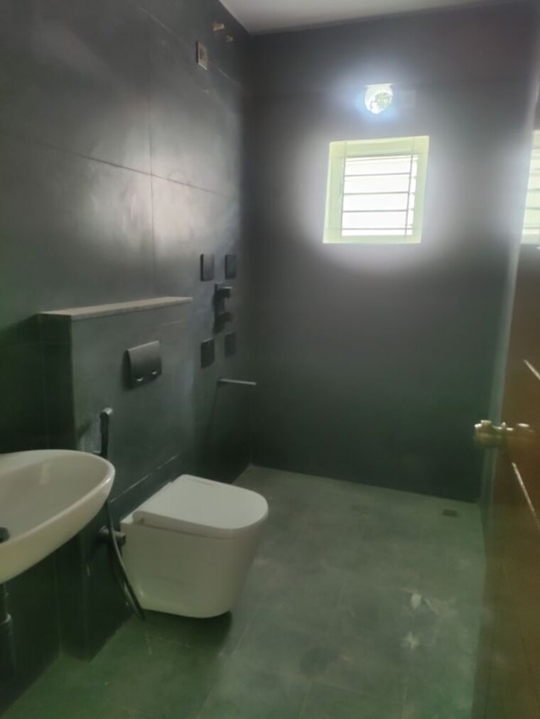 Bathroom, rajaji nagar 3 Bedroom 2200 Sq.Ft. Builder Floor In Rajaji Nagar Bangalore 10684520