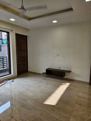Room in 3 BHK Builder Floor at Sushant Lok 3, Sector 57 – for Sale