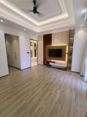 Room in 3.5 BHK Apartment at Aurum Alumni Bliss, Sector 22d Yamuna Expressway – for Sale