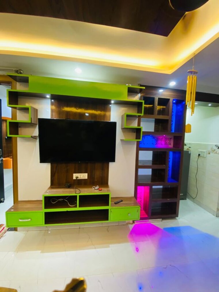 Living Room, dwarka mor 4 Bedroom 110 Sq.Yd. Builder Floor In Dwarka Mor Delhi 10684543