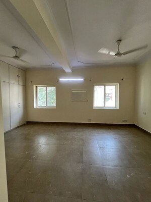 Room in 3 BHK Builder Floor at Sheikh Sarai – for Rent