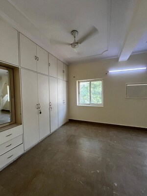 Room in 3 BHK Builder Floor at Sheikh Sarai – for Rent