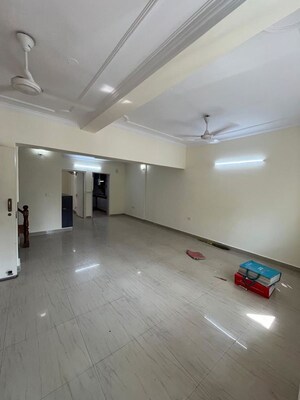 Room in 3 BHK Builder Floor at Sheikh Sarai – for Rent