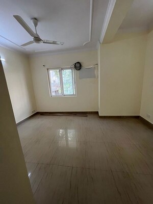 Room in 3 BHK Builder Floor at Sheikh Sarai – for Rent