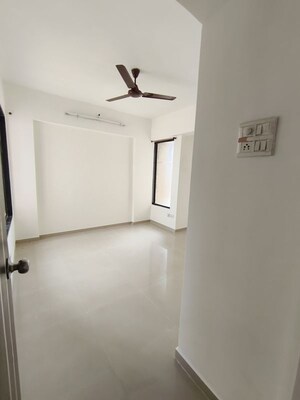 Room in 1 BHK Apartment at Raunak Bliss, Ghodbunder Road – for Rent