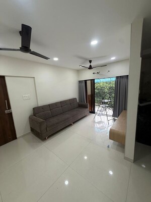 Room in 2 BHK Apartment at K Raheja Vihar, Powai – for Rent