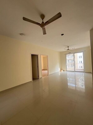Room in 3 BHK Builder Floor at Sector 21 – for Rent
