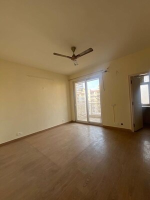 Room in 3 BHK Builder Floor at Sector 21 – for Rent
