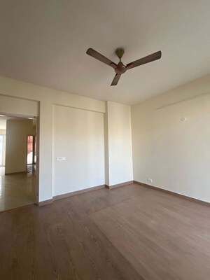 Room in 3 BHK Builder Floor at Sector 21 – for Rent