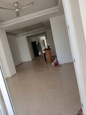 Room in 3.5 BHK Apartment at Roseate Homes, Ghazipur – for Sale