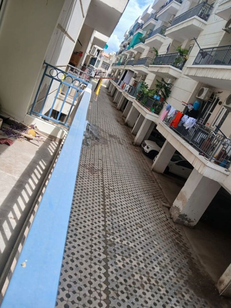 Balcony, roseate-homes 3.5 Bedroom 1900 Sq.Ft. Apartment In Ghazipur Zirakpur 10684562