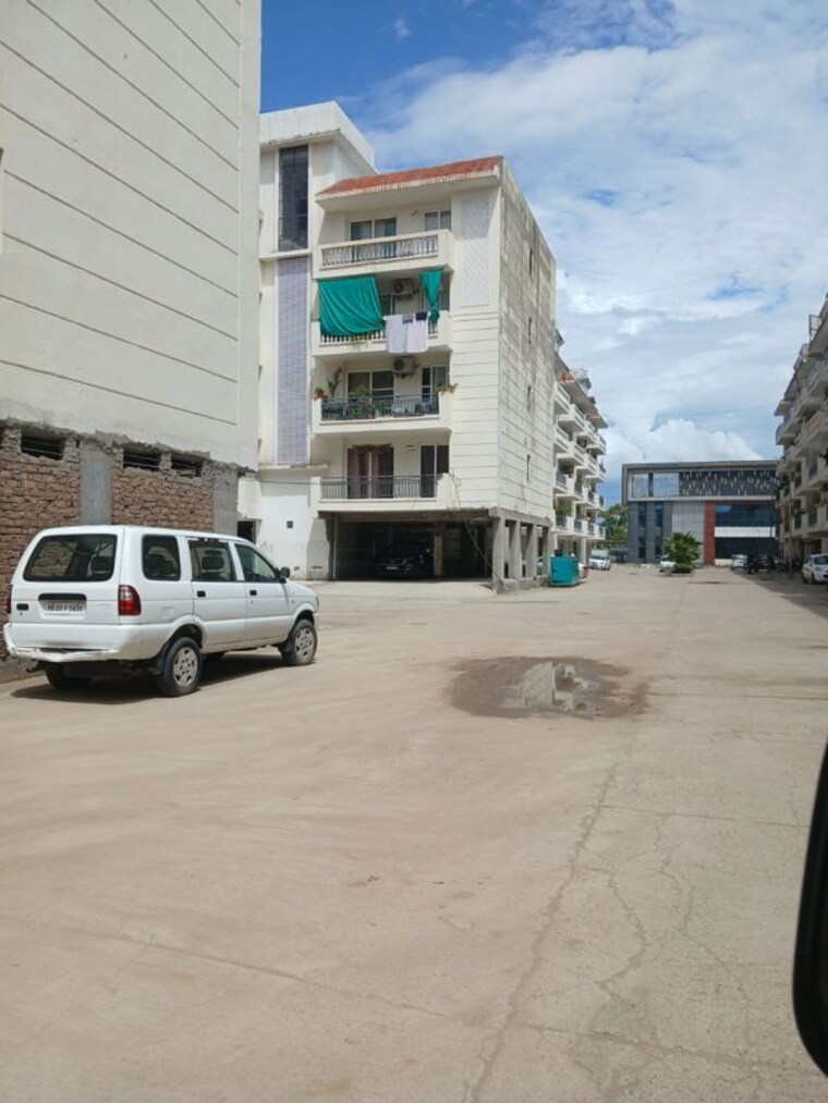  Parking, roseate-homes 3.5 Bedroom 1900 Sq.Ft. Apartment In Ghazipur Zirakpur 10684562
