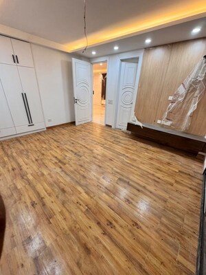 Room in 4 BHK Builder Floor at Palam Vihar – for Sale