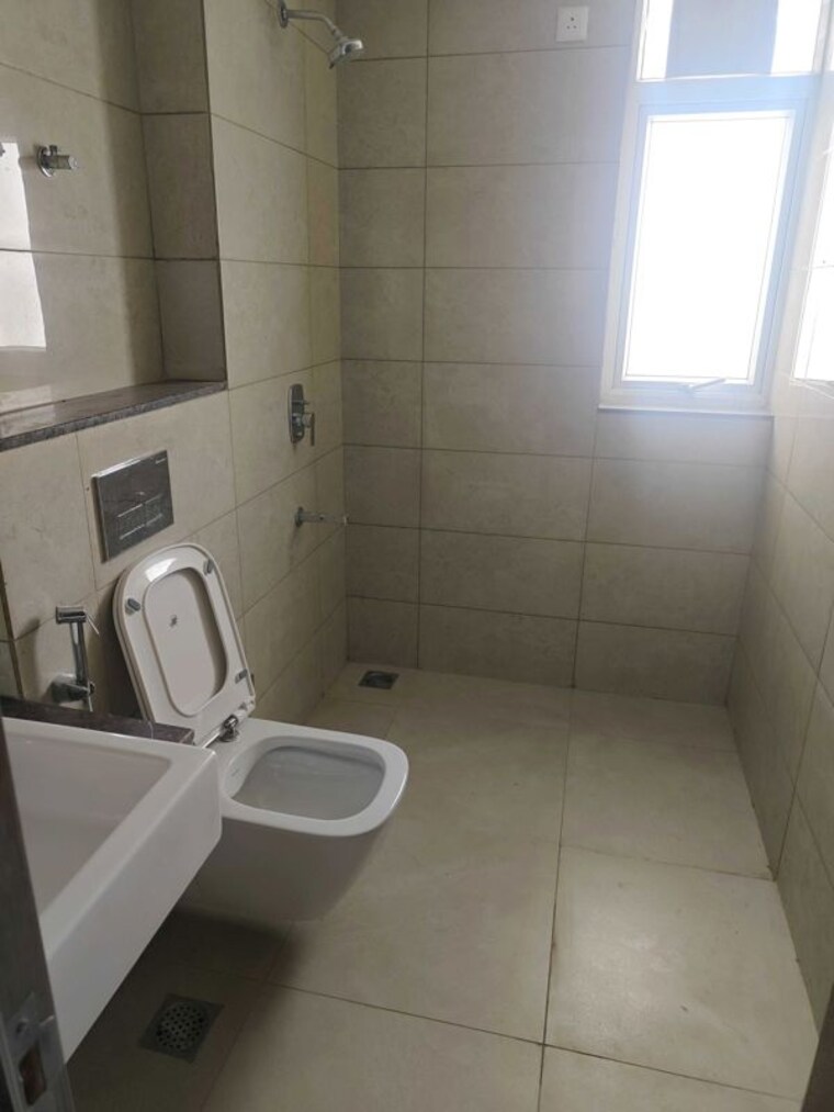 Bathroom, sector 23 3 Bedroom 1550 Sq.Ft. Builder Floor In Sector 23 Gurgaon 10684634