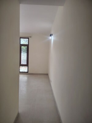 Furnished Amenities in  Shop at Sector 56 – for Rent