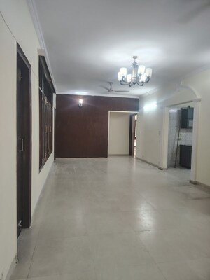 Staircase in  Shop at Sector 56 – for Rent
